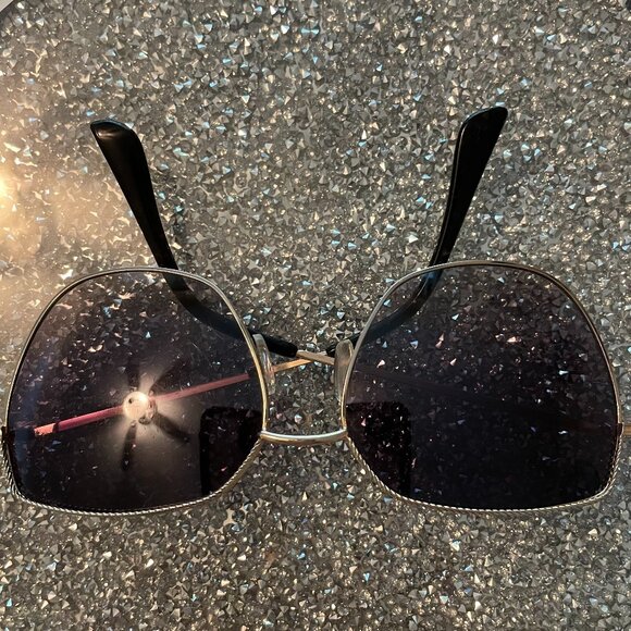 Lilac😎 Lux Gold Framed Shades - Picture 4 of 6